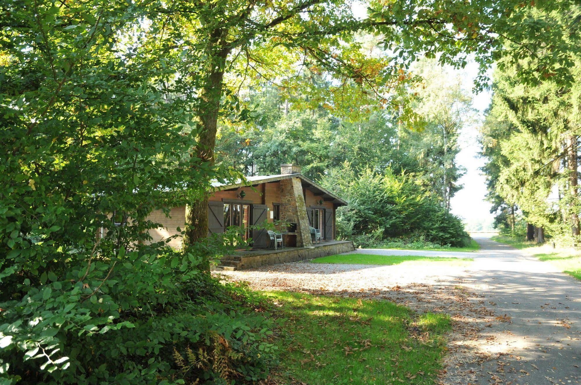 Village De Vacances De Vencimont Vonêche Exterior foto